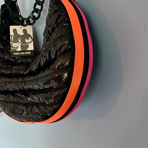 BCBGENERATION BLACK PUFFER CROSSBODY BAG WITH LINK CHAIN - Picture 5 of 16